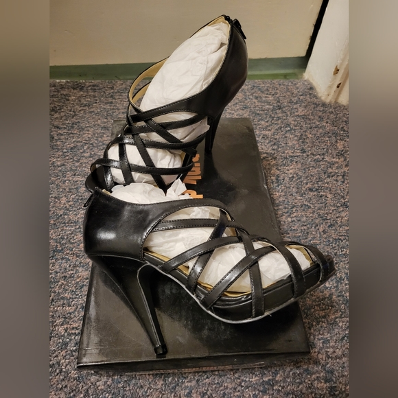 Pink Duchess Black Heels sz 8 - Picture 2 of 3